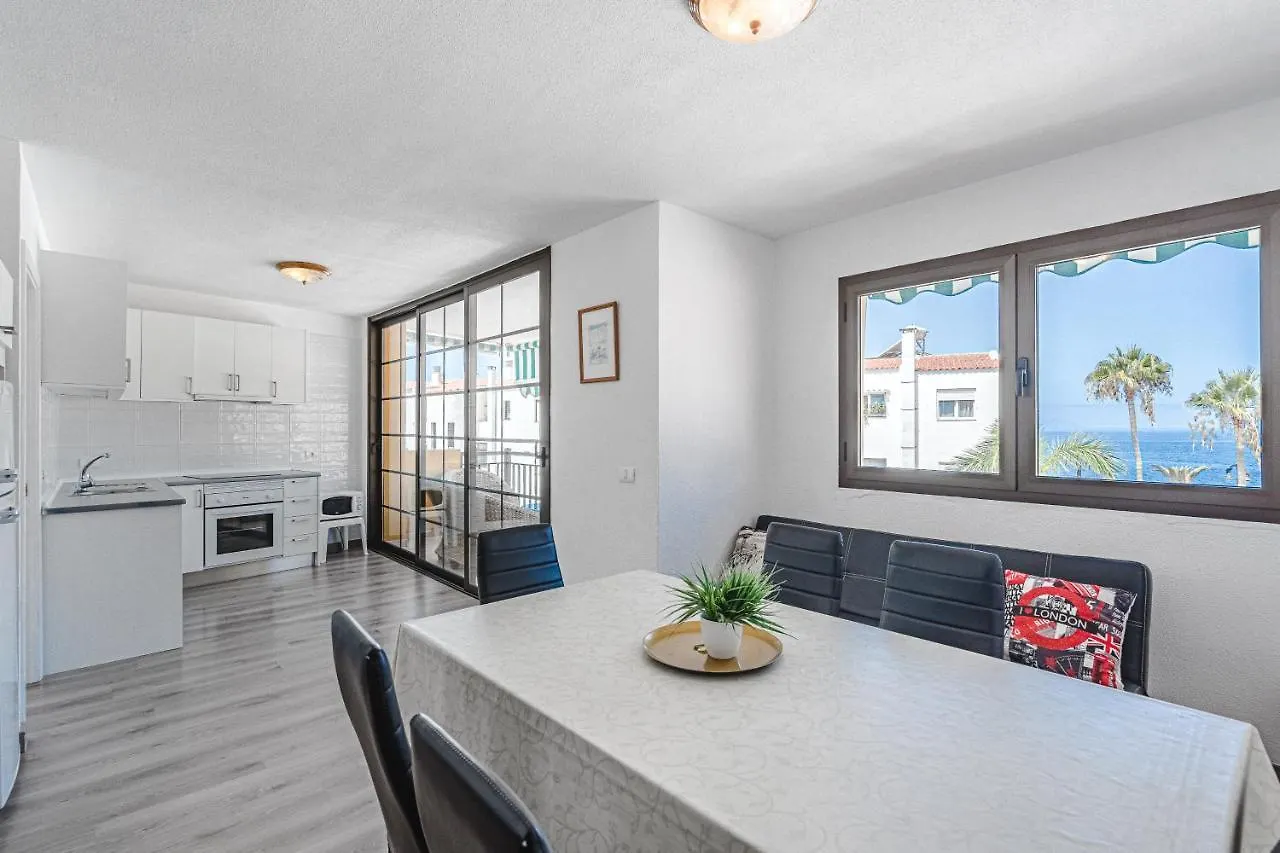 Family Flat With 3 Bedrooms And Balcony Near Los Gigantes And Ocean Пуэрто-де-Сантьяго
