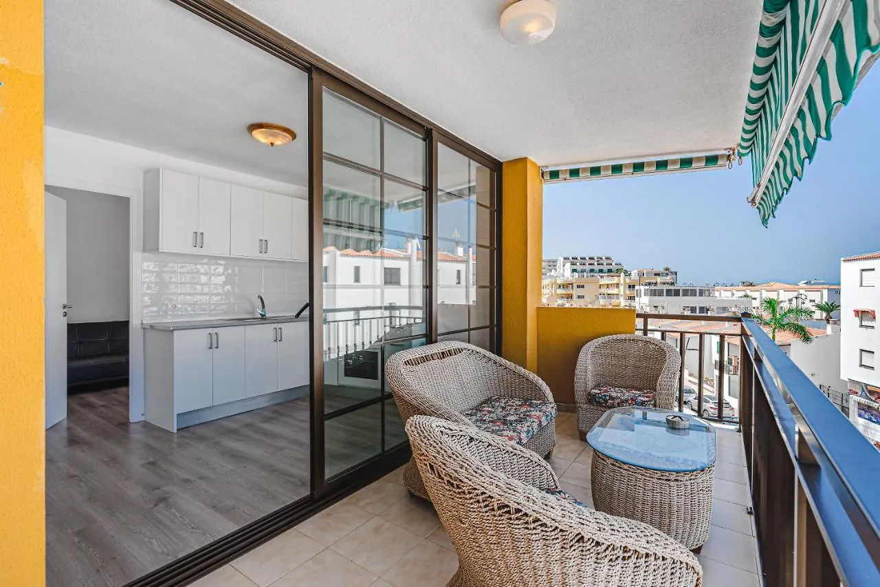 Апартаменты Family Flat With 3 Bedrooms And Balcony Near Los Gigantes And Ocean Пуэрто-де-Сантьяго