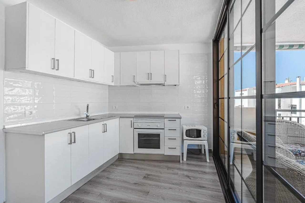 Апартаменты Family Flat With 3 Bedrooms And Balcony Near Los Gigantes And Ocean Пуэрто-де-Сантьяго Испания