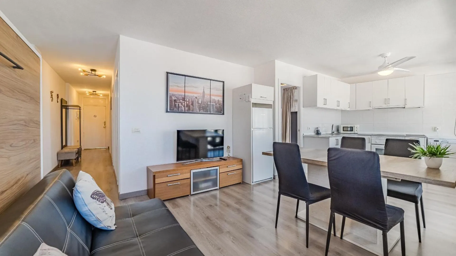 Апартаменты Family Flat With 3 Bedrooms And Balcony Near Los Gigantes And Ocean Пуэрто-де-Сантьяго