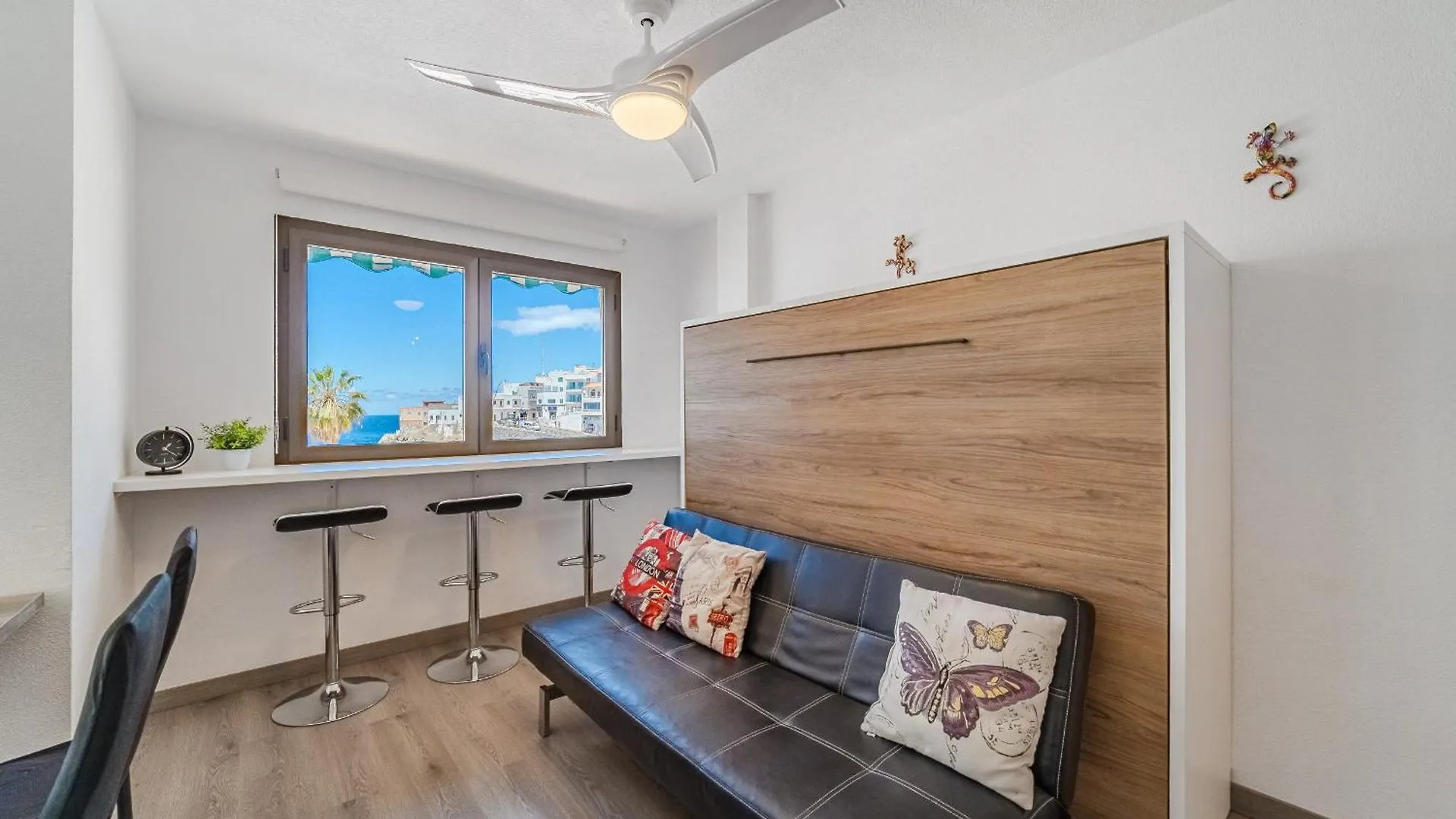 Family Flat With 3 Bedrooms And Balcony Near Los Gigantes And Ocean 圣地亚哥港 0*,  西班牙